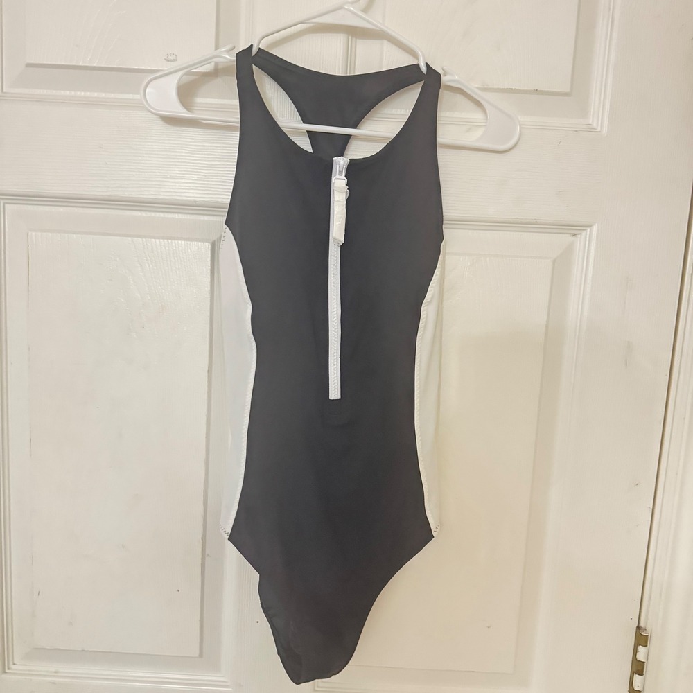 Fabletics High Tide Zip-Front One-Piece Swimsuit Black White SM2458567 Small NWT